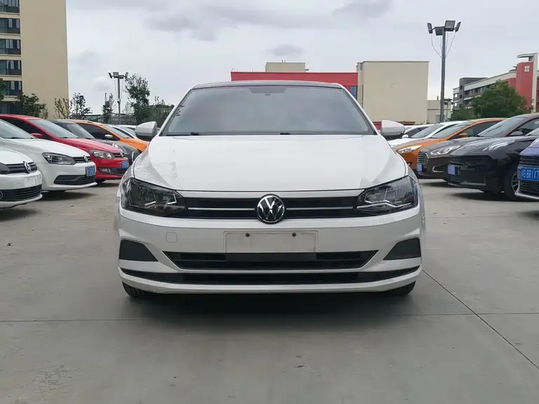 Volkswagen Polo Plus 1.5 L Auto Colorful Tech