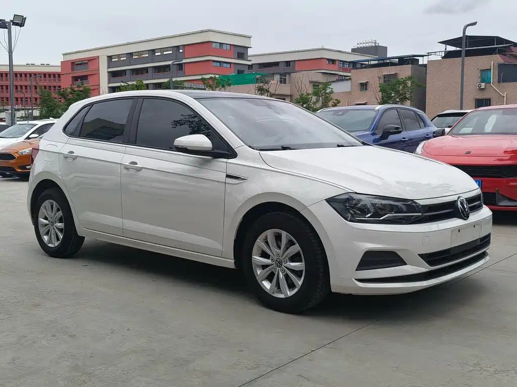 Polo Plus 1.5 L Auto Colorful Tech