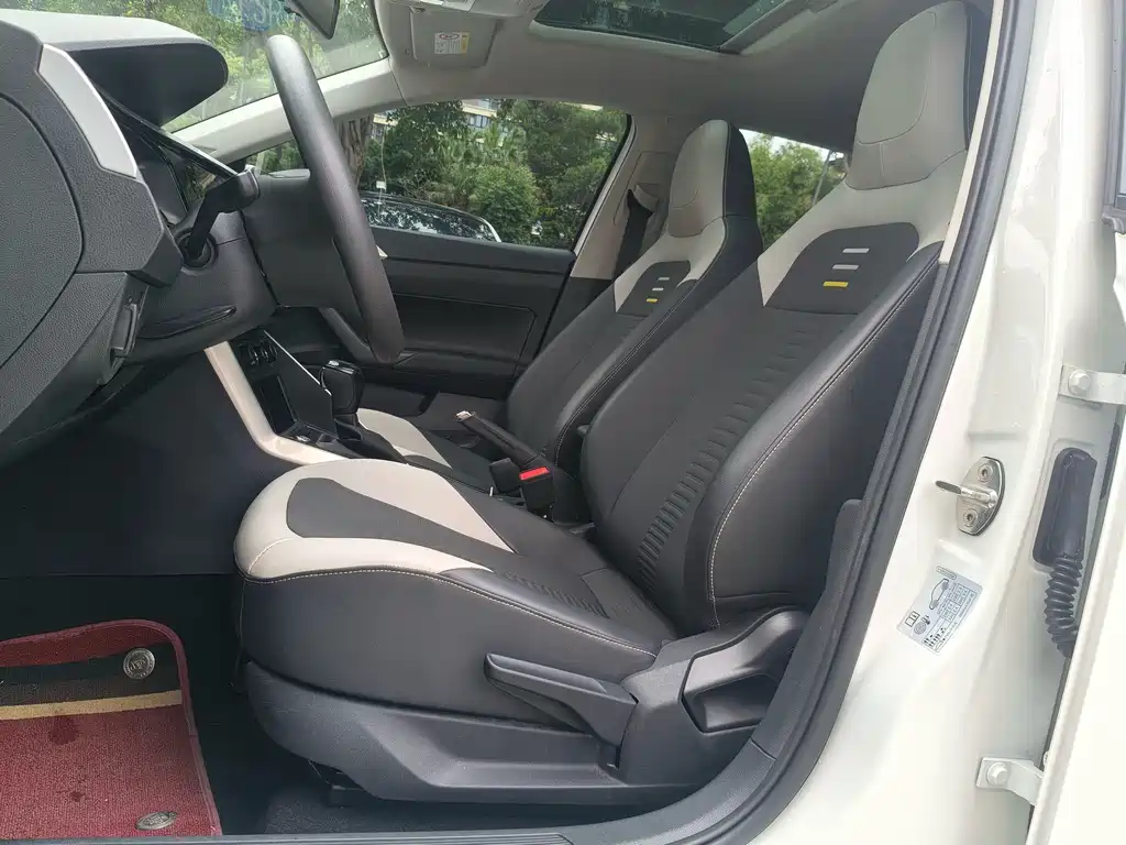 Polo Plus 1.5 L Auto Colorful Tech