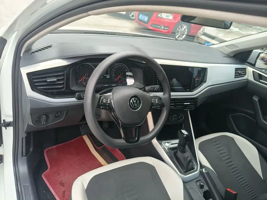 Polo Plus 1.5 L Auto Colorful Tech