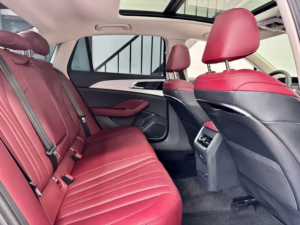 Hongqi H5 1.5 T DCT Flagship Charm