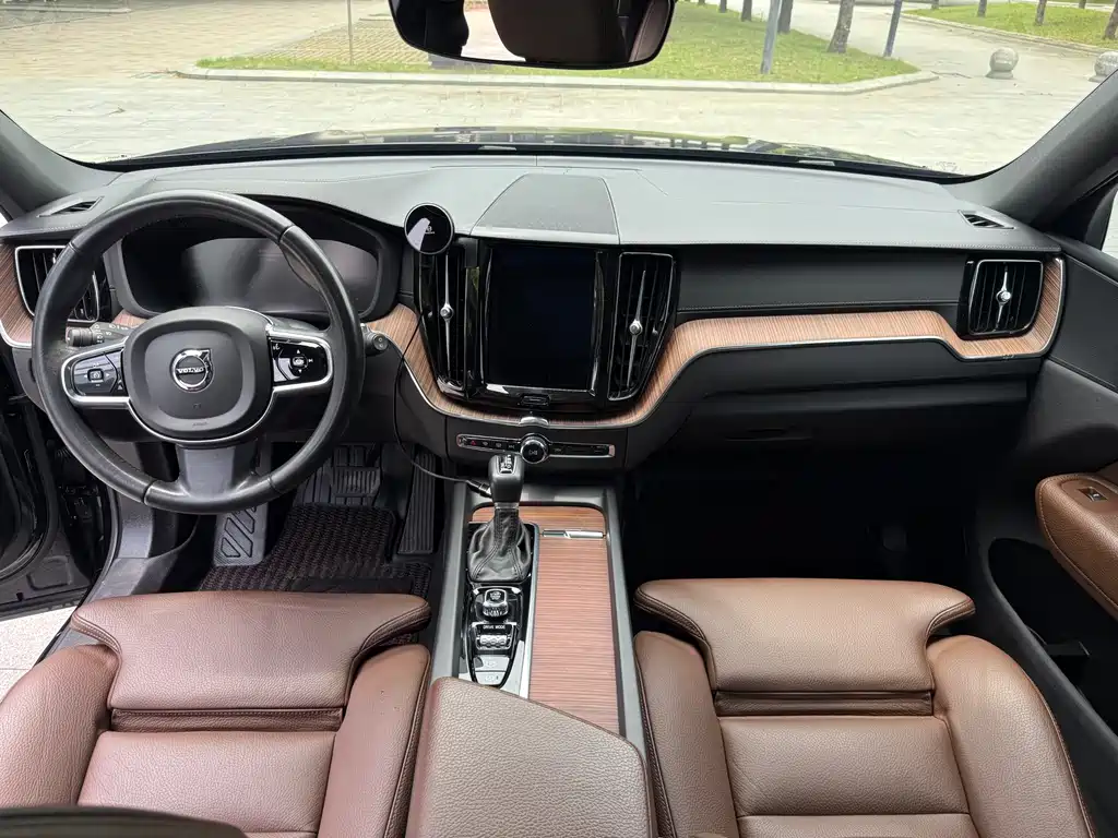 Volvo XC60 T5 4 WD Smart Vision Luxury