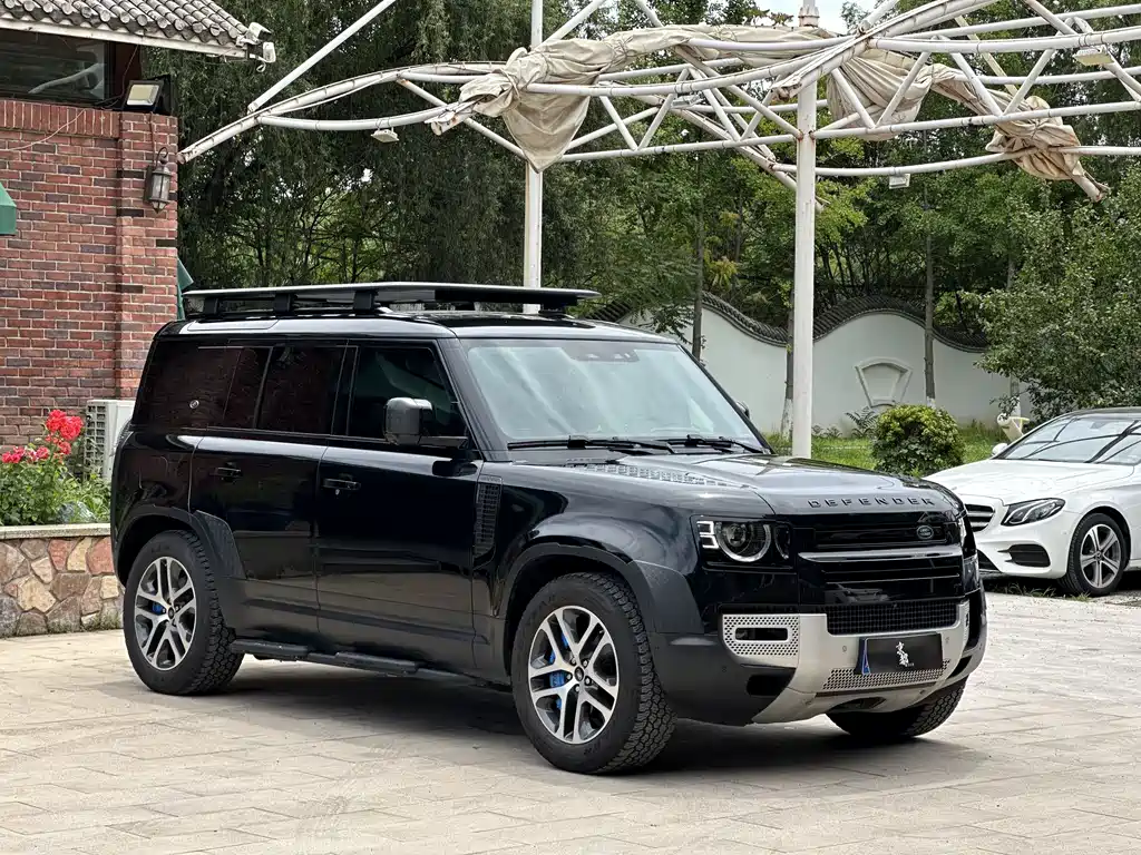 Land Rover Defender 110 P400 Dark Special Edition