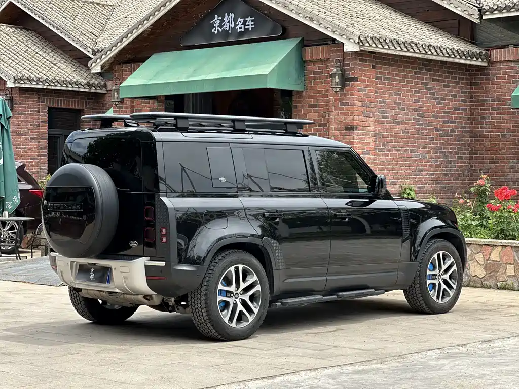 Land Rover Defender 110 P400 Dark Special Edition