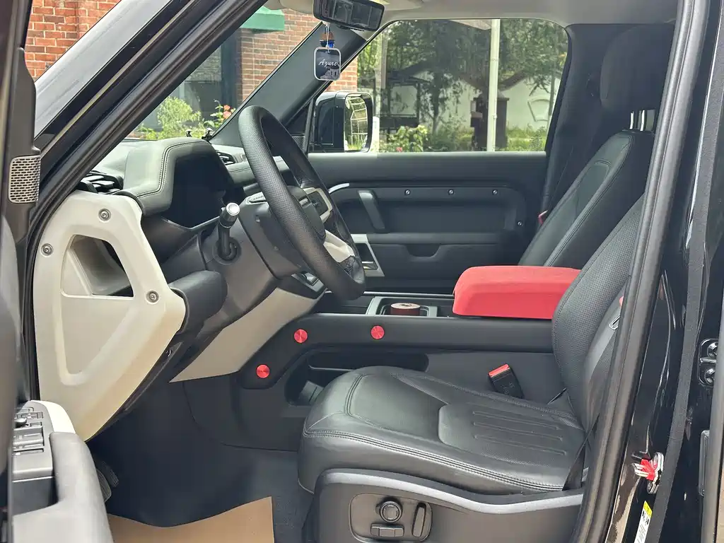 Land Rover Defender 110 P400 Dark Special Edition