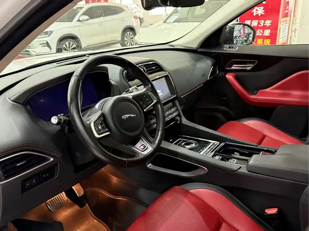 Jaguar F-PACE 捷豹F-PACE 2018款 改款 2.0 T 四驱R-Sport运动版
