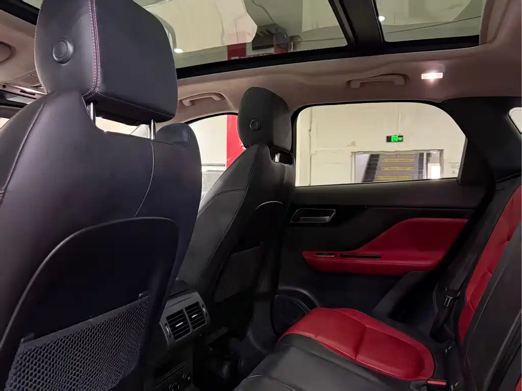 Jaguar F-PACE 捷豹F-PACE 2018款 改款 2.0 T 四驱R-Sport运动版