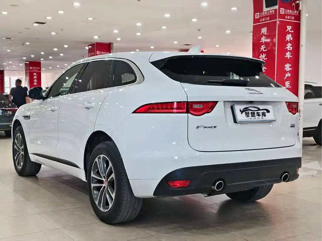 Jaguar F-PACE 捷豹F-PACE 2018款 改款 2.0 T 四驱R-Sport运动版