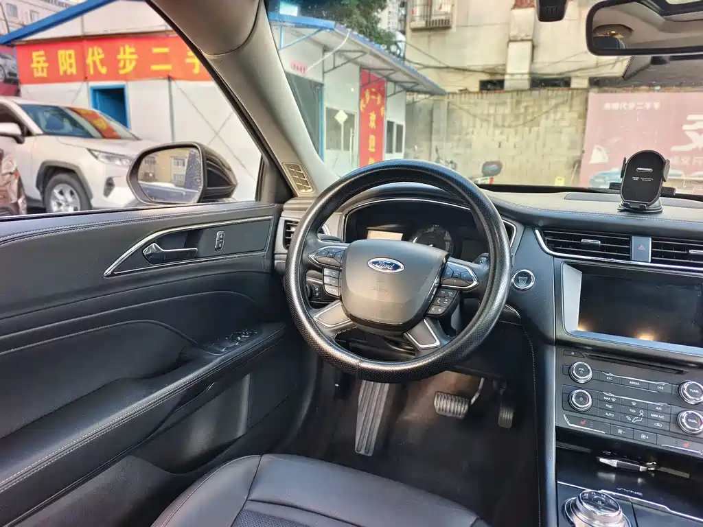 Taurus EcoBoost 180 Luxury
