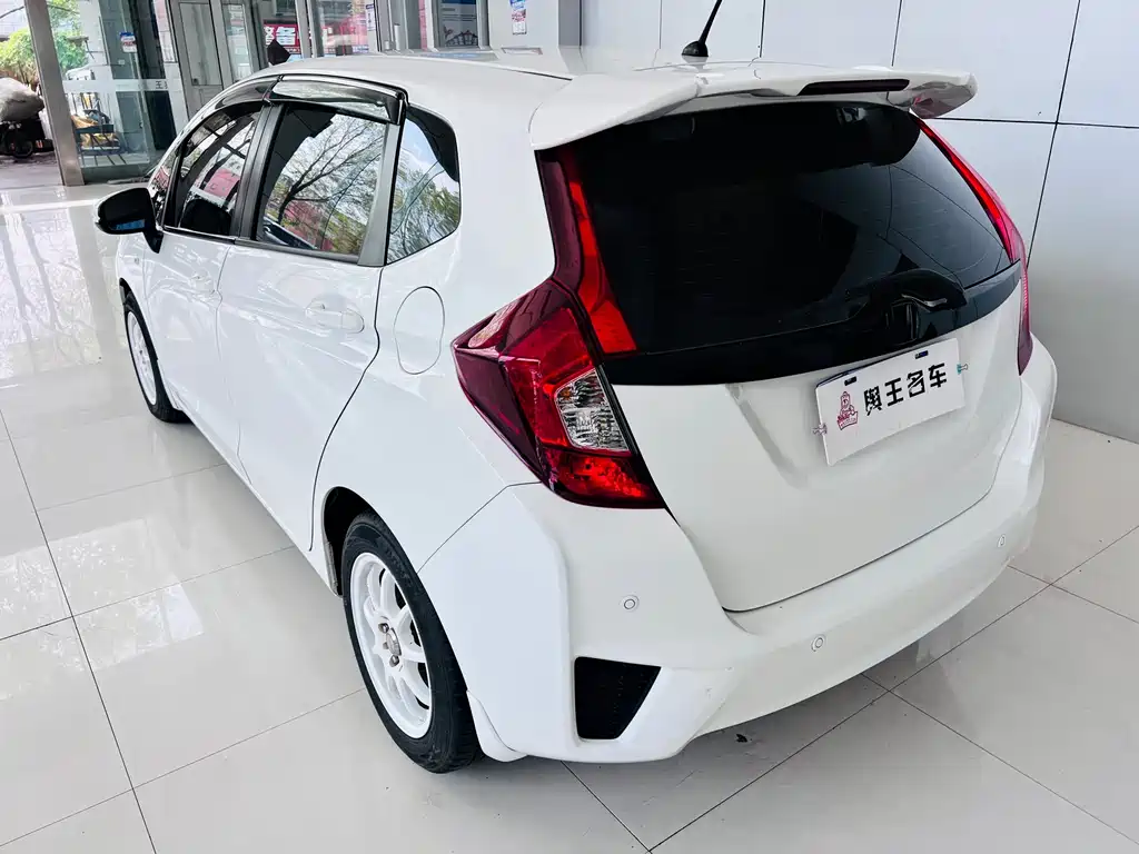 Fit 1.5 L LXS CVT Comfort Sunroof