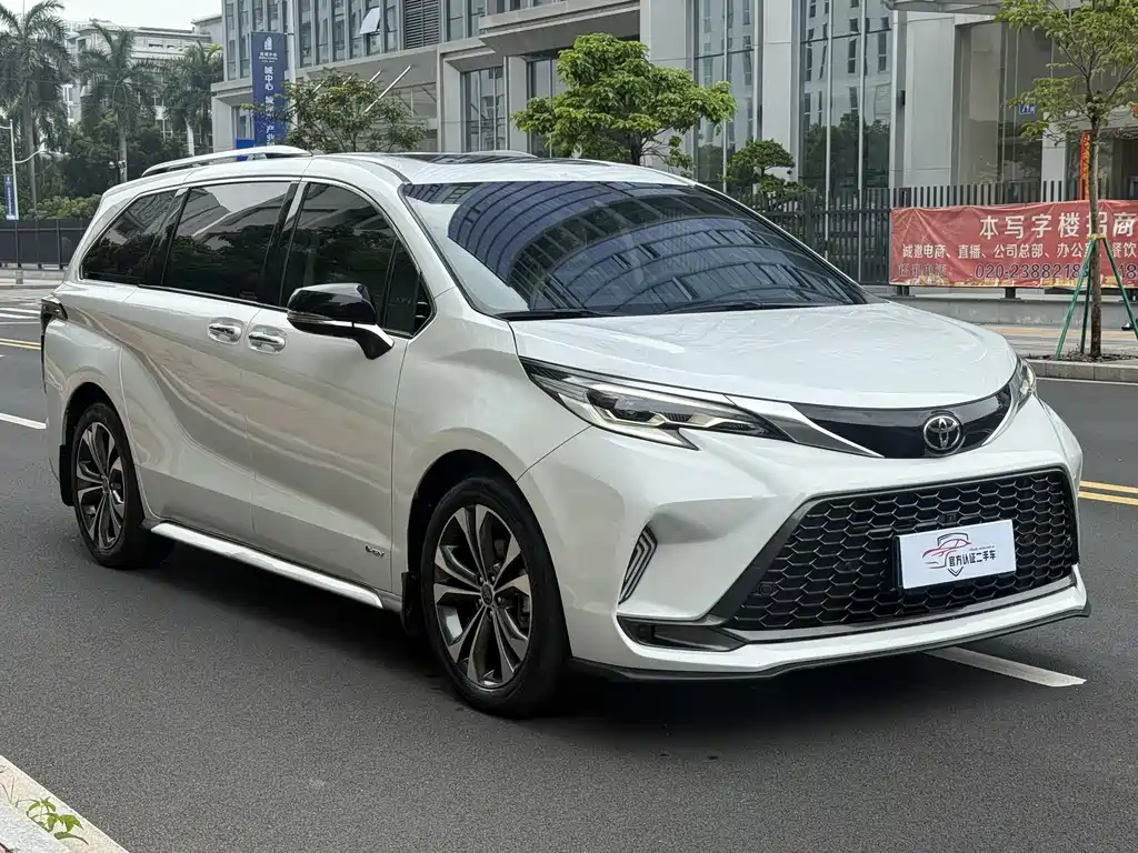Granvia 2.5 L Hybrid Noble ULTRA
