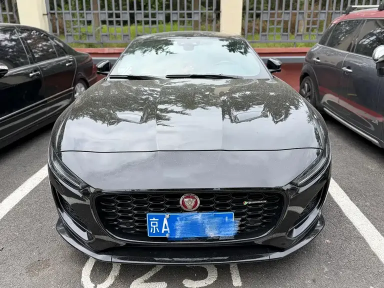 Jaguar F-TYPE 捷豹F-TYPE 2023款 P300 硬顶版 R-DYNAMIC BLACK