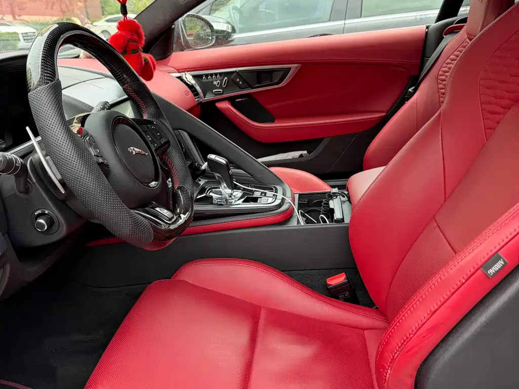 Jaguar F-TYPE 捷豹F-TYPE 2023款 P300 硬顶版 R-DYNAMIC BLACK