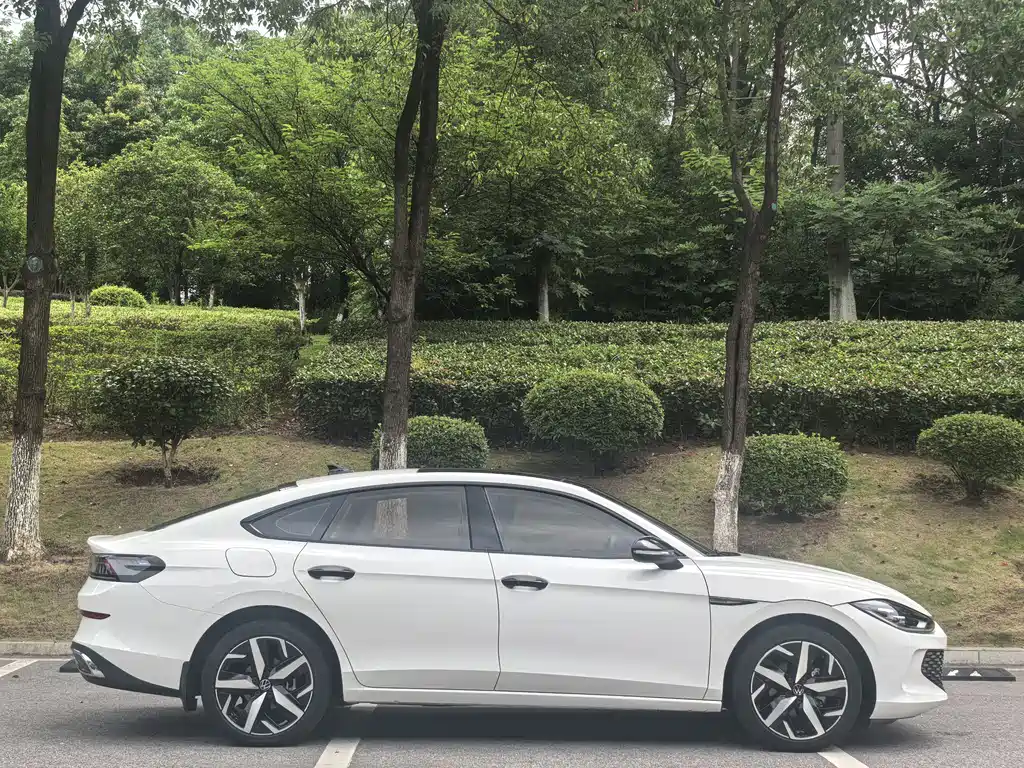 Lamando Lamando L 280 TSI DSG Spicy Cool