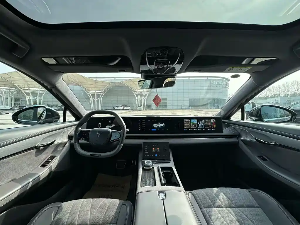 Voyah Zhuiguang PHEV 4 WD Ultra Long Range Flagship