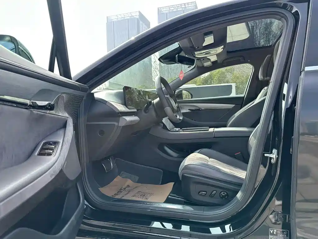 Voyah Zhuiguang PHEV 4 WD Ultra Long Range Flagship