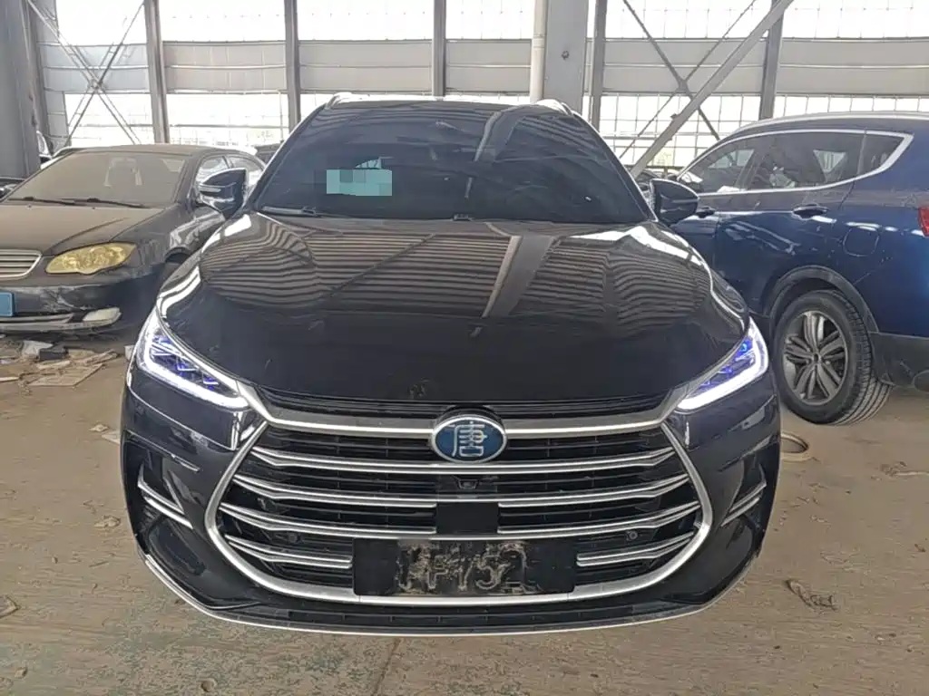 Tang NEV DM-i 112 KM Distinguished