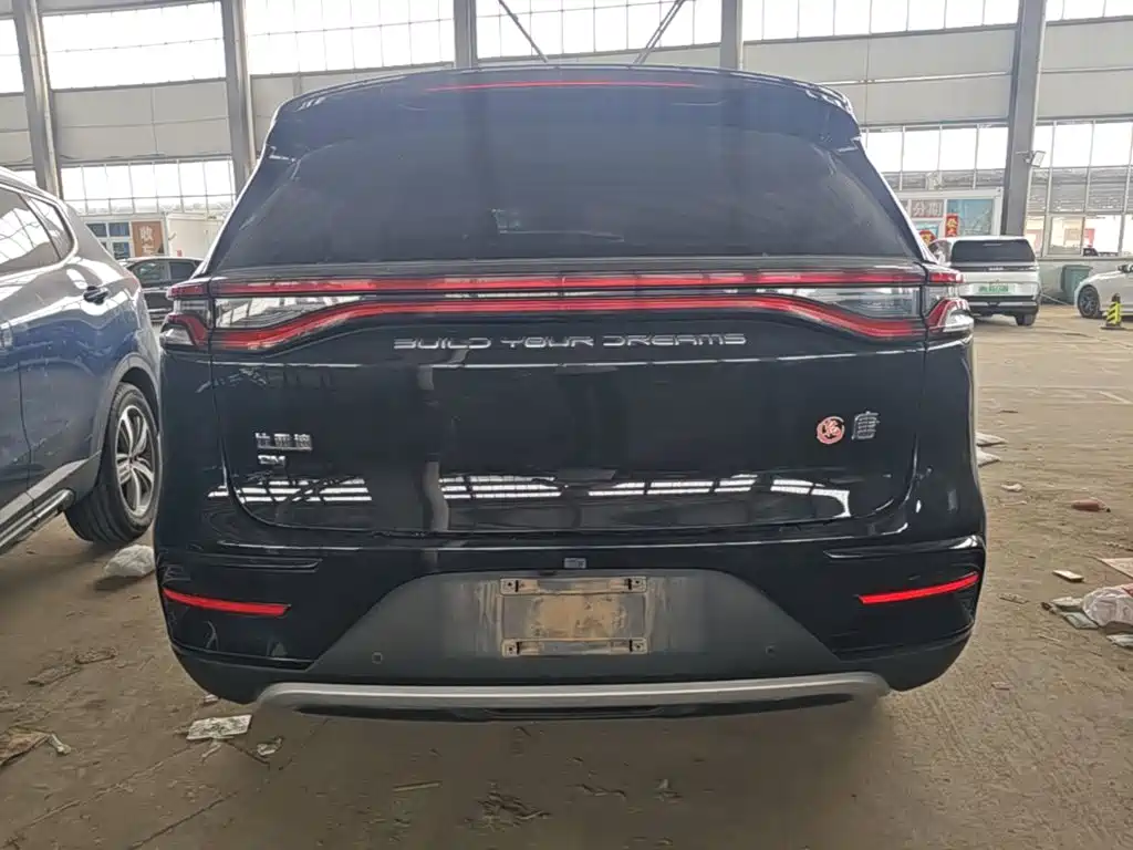Tang NEV DM-i 112 KM Distinguished