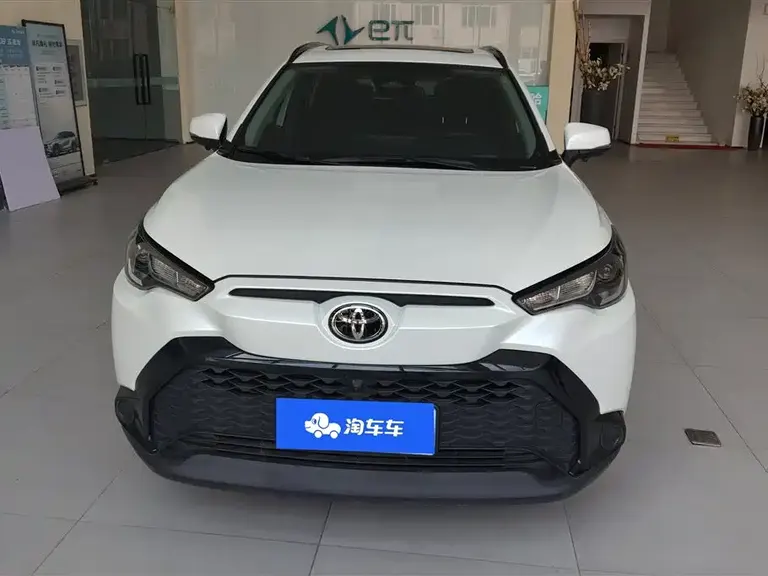Toyota Frontlander 2.0 L CVT Leading