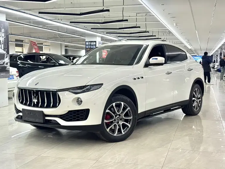 Maserati Levante 3.0 T Standard CN-VI