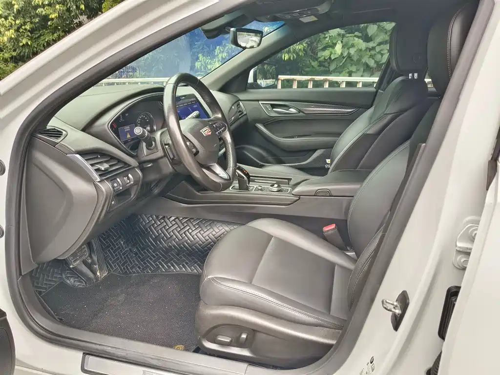 Cadillac CT5 28 T Fashion