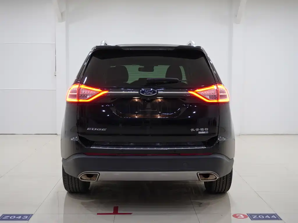 Edge EcoBoost 245 4 WD Grand Sharp 7-seat