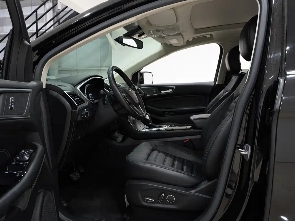 Edge EcoBoost 245 4 WD Grand Sharp 7-seat