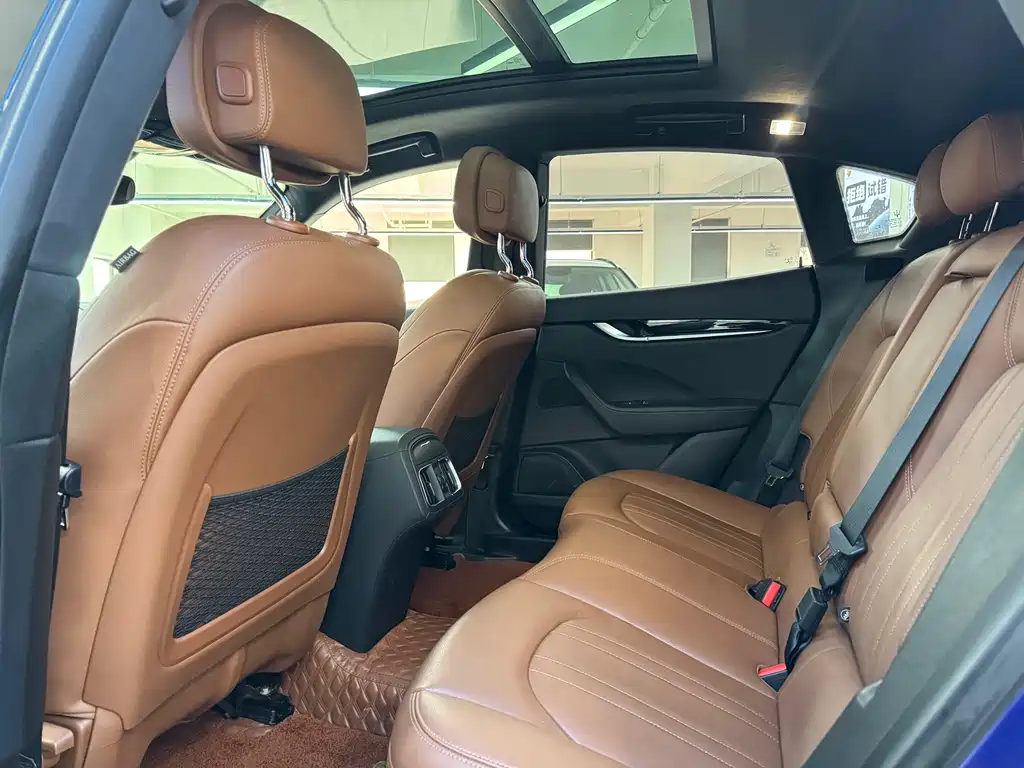 Levante 3.0 T Standard CN-V