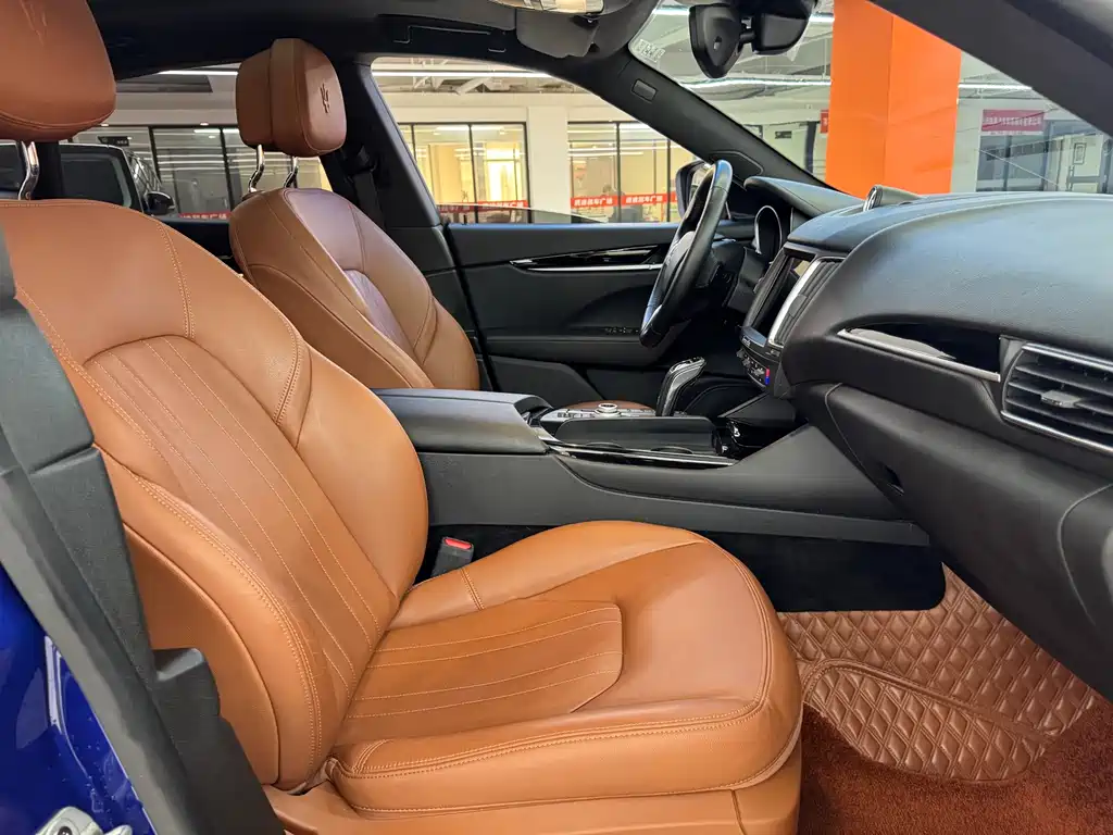 Levante 3.0 T Standard CN-V