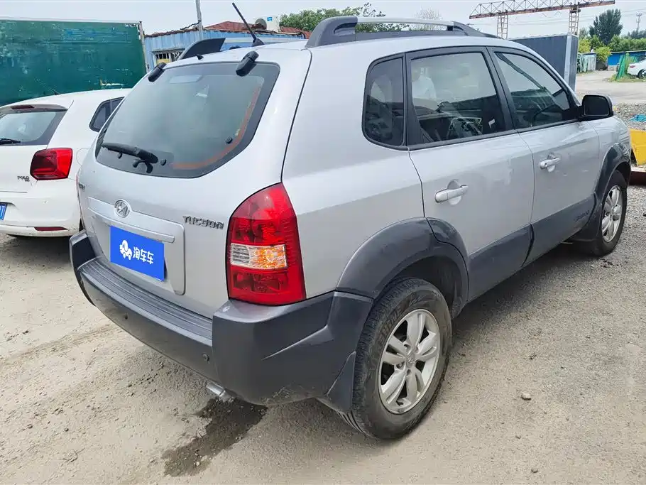 Tucson 2.0 L Auto 2 WD Sunroof