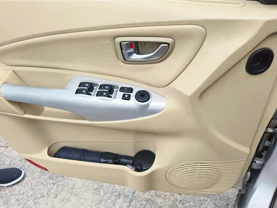 Tucson 2.0 L Auto 2 WD Sunroof