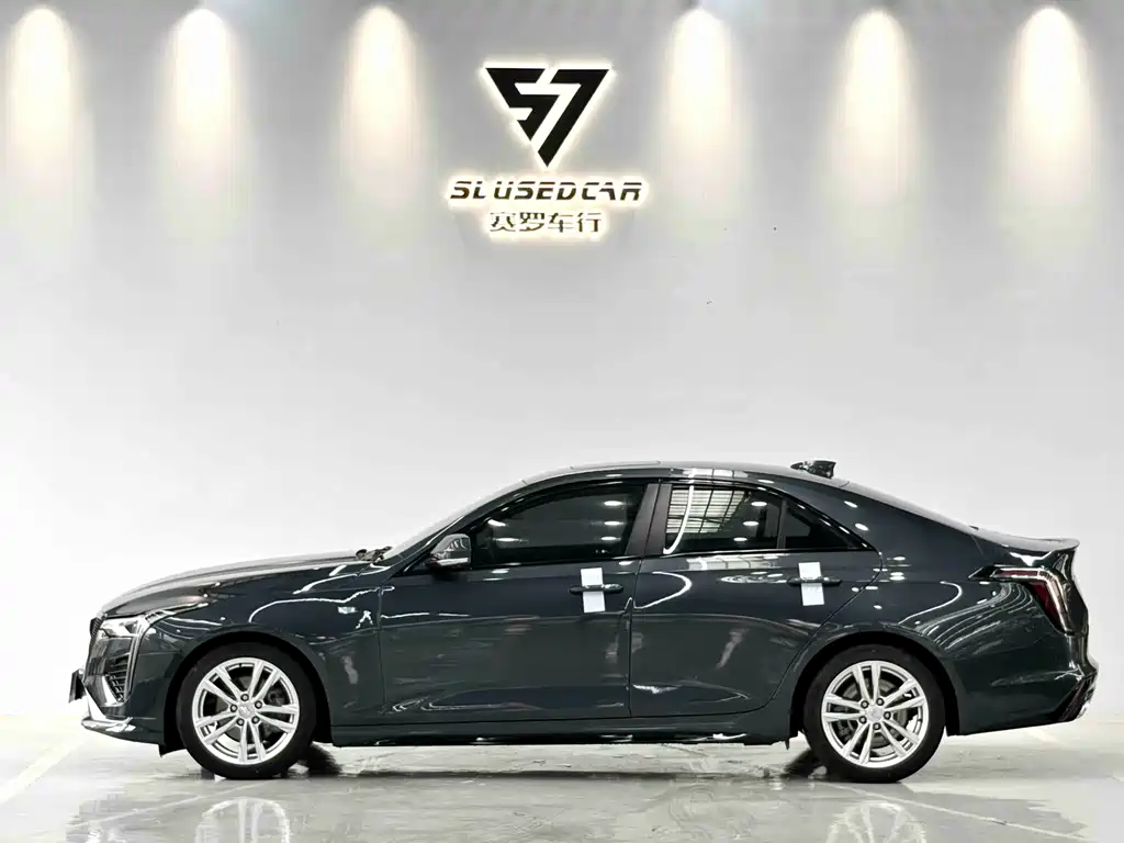 Cadillac CT4 28 T Fashion