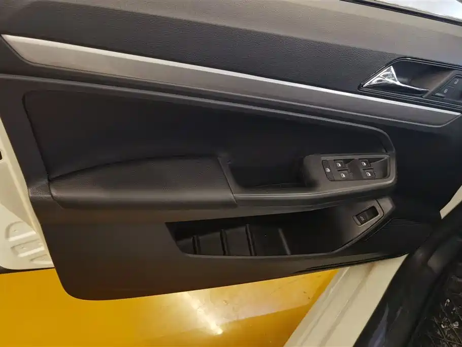 Lavida 1.6 L Auto Style