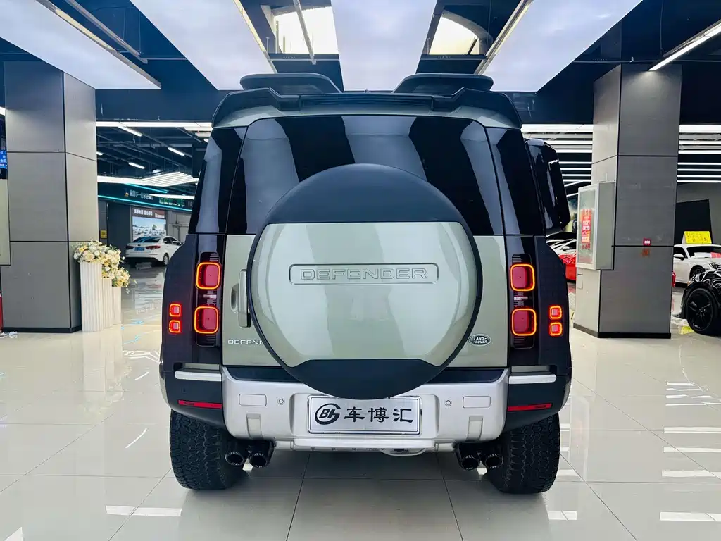 Land Rover Defender 110 P400 Dark Special Edition