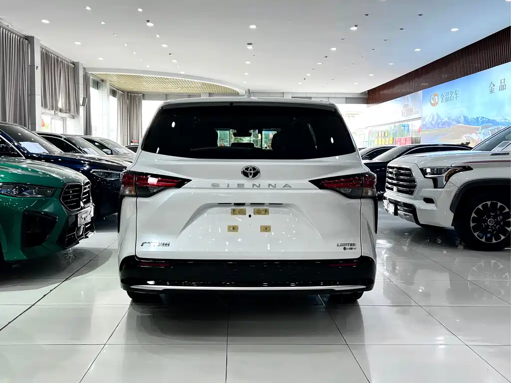 Sienna 2.5 L Hybrid Premium Enjoyment Distinguished