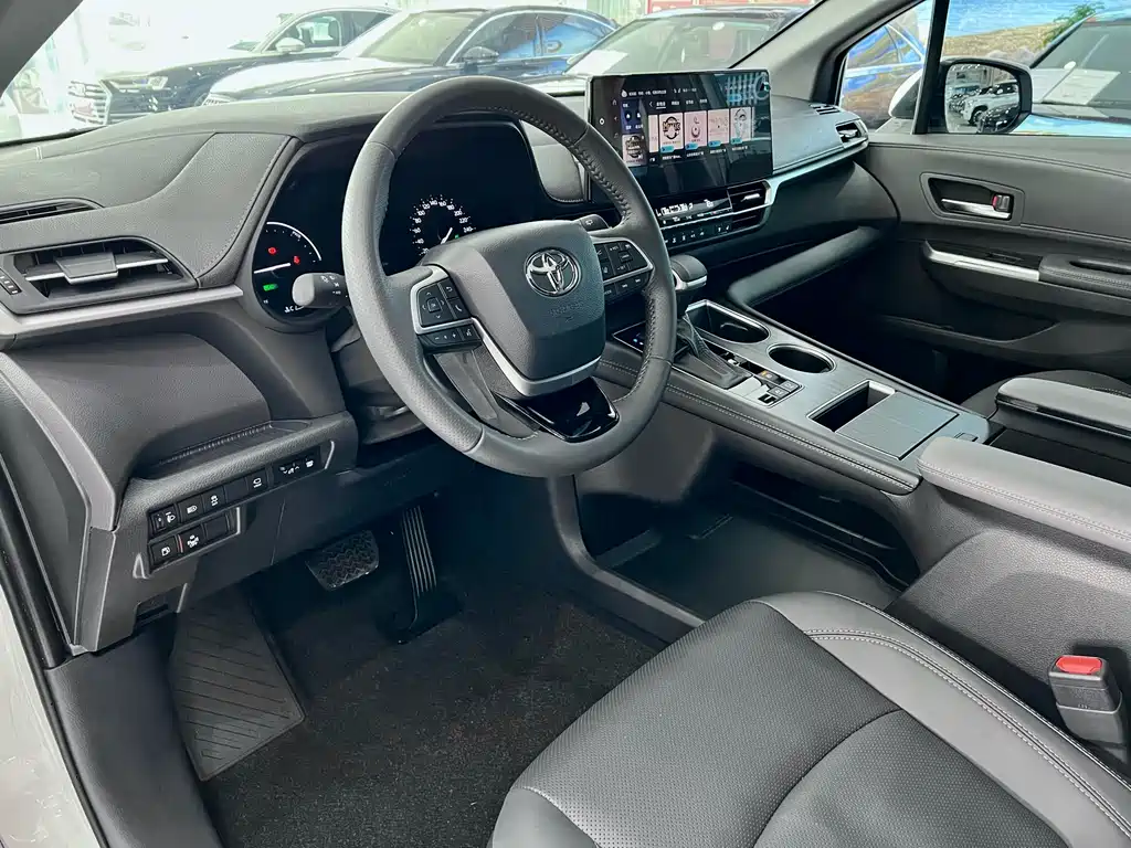Sienna 2.5 L Hybrid Premium Enjoyment Distinguished
