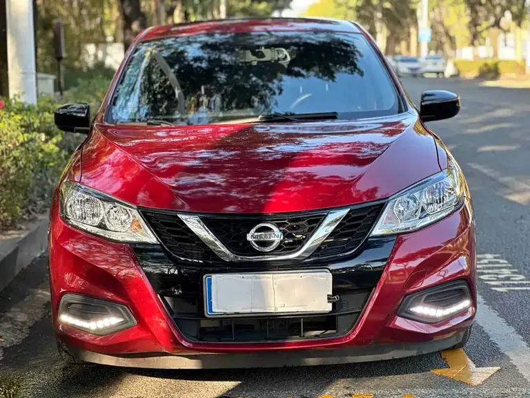 Nissan Tiida 1.6 L CVT Cool Motion