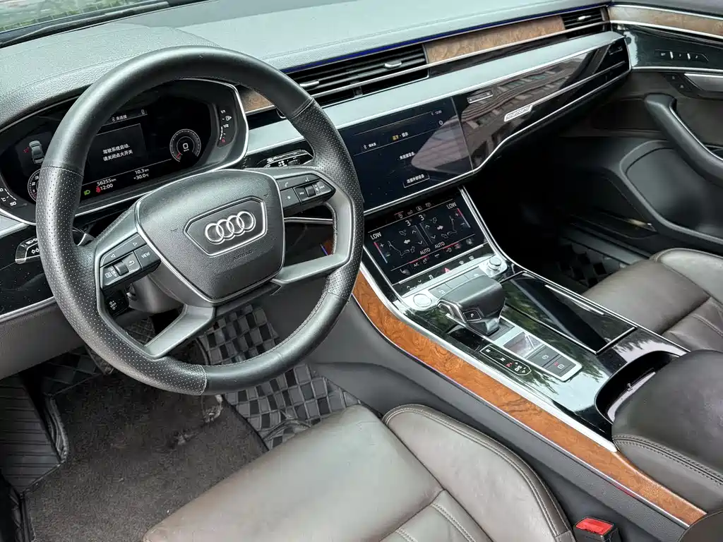 Audi A8 A8 L 55 TFSI quattro Launch Premium