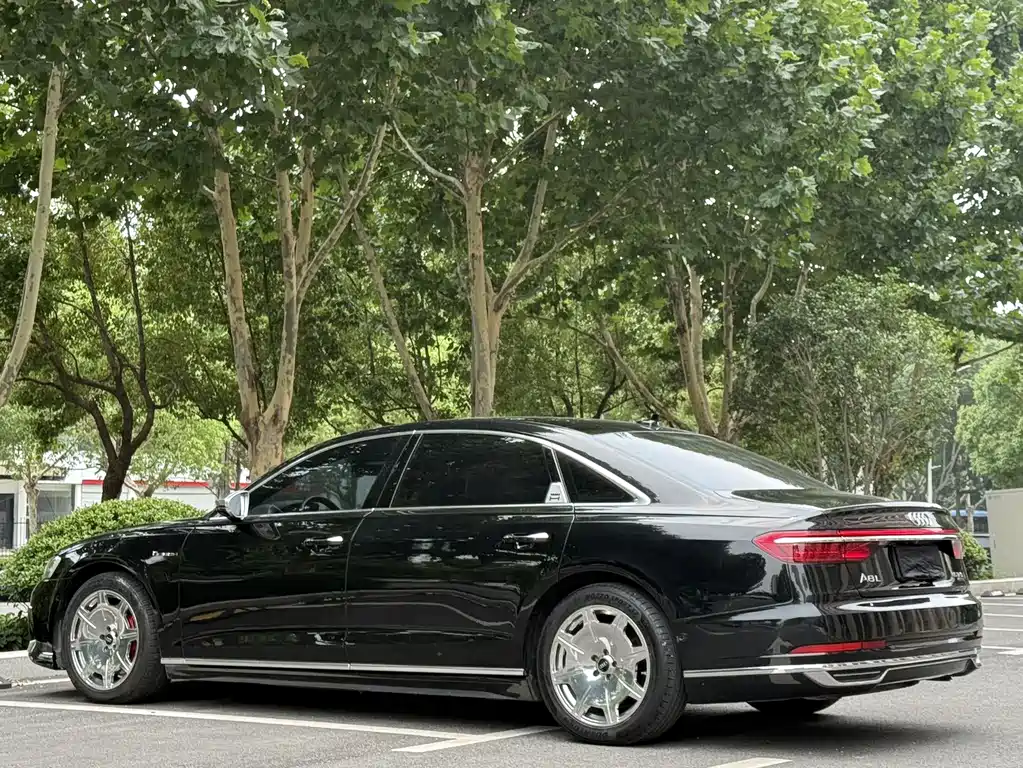Audi A8 A8 L 55 TFSI quattro Launch Premium