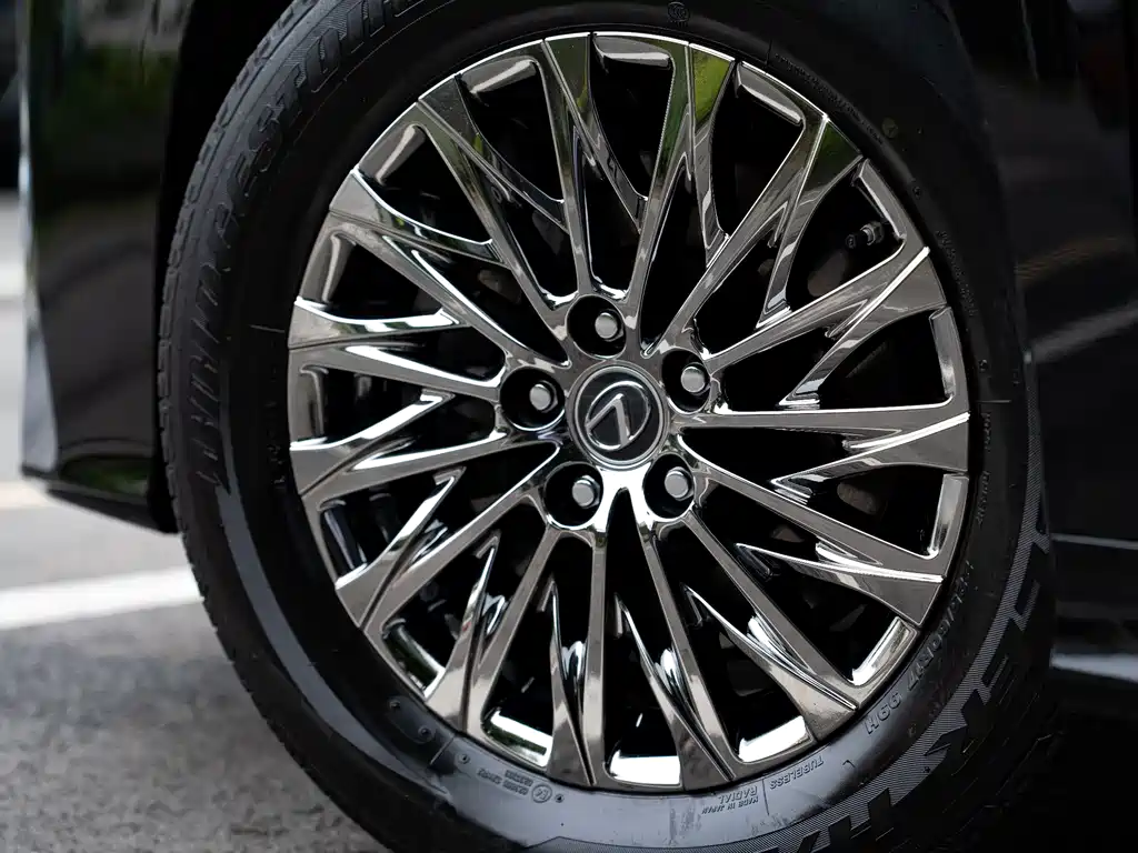 Lexus LM 300 h 7-seat Elegant