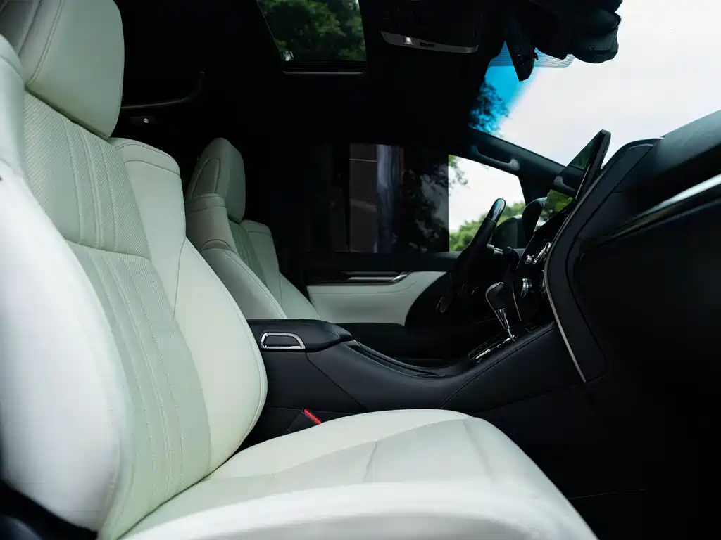 Lexus LM 300 h 7-seat Elegant