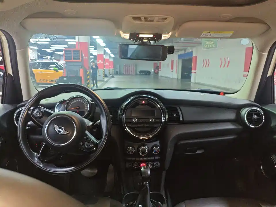 MINI 1.2 T ONE Pioneer 5-door