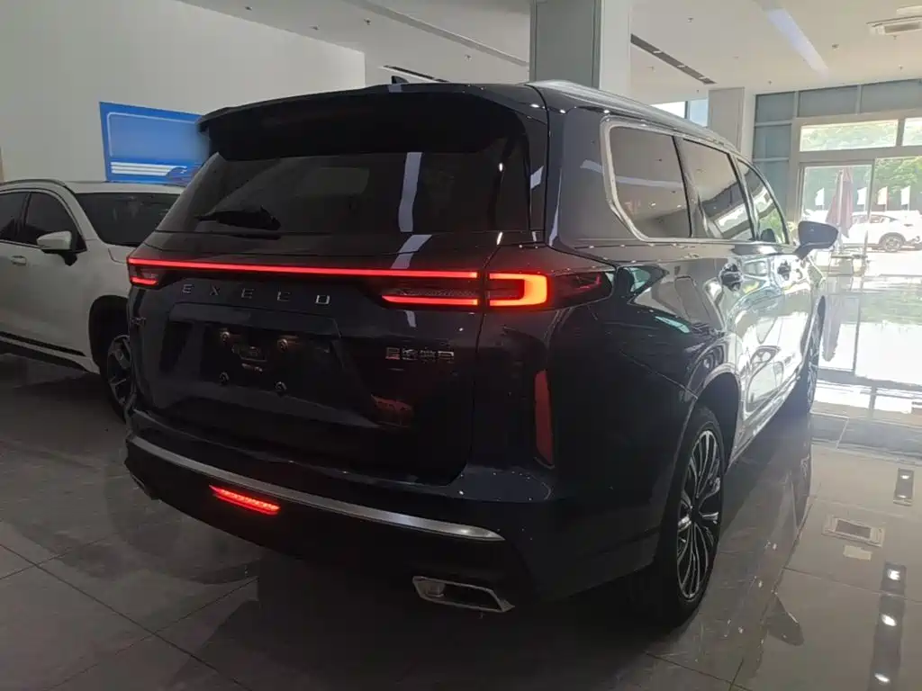 Exeed Lanyue 400 T 2 WD Star Wise Pro 7-seat
