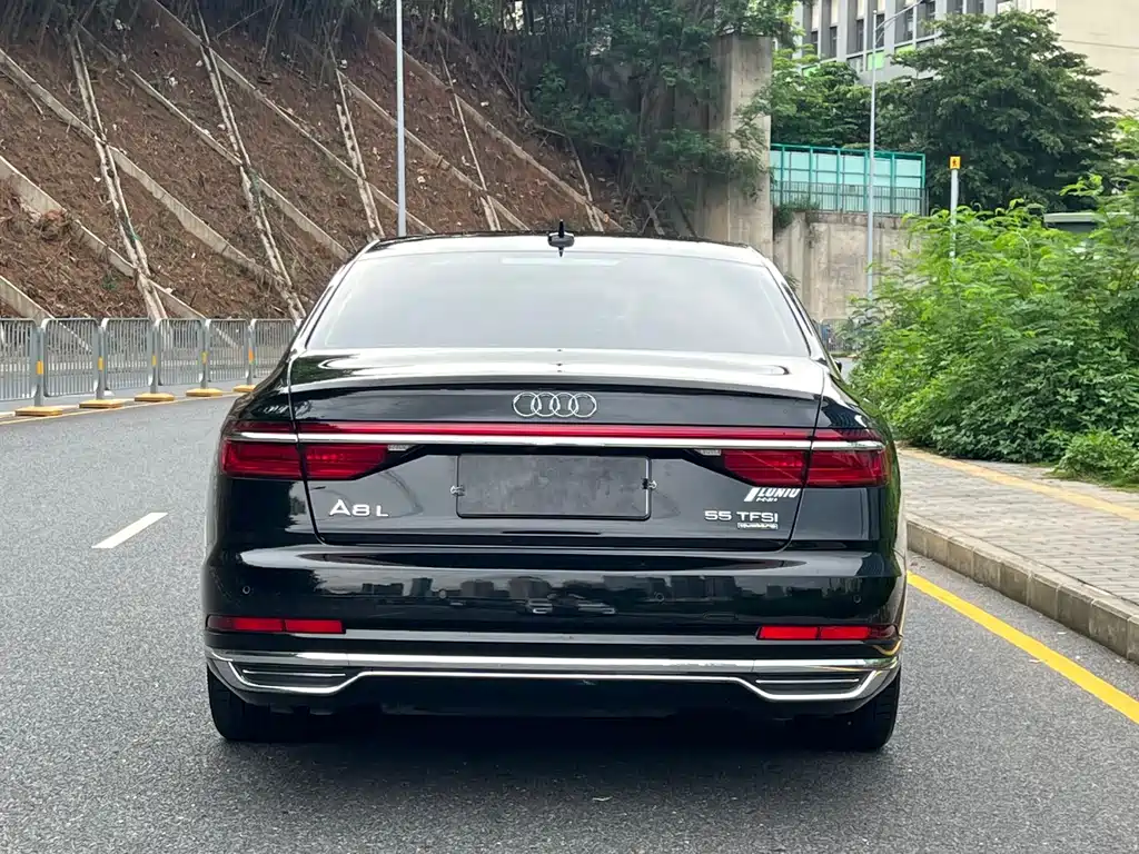 Audi A8 A8 L 55 TFSI quattro Luxury