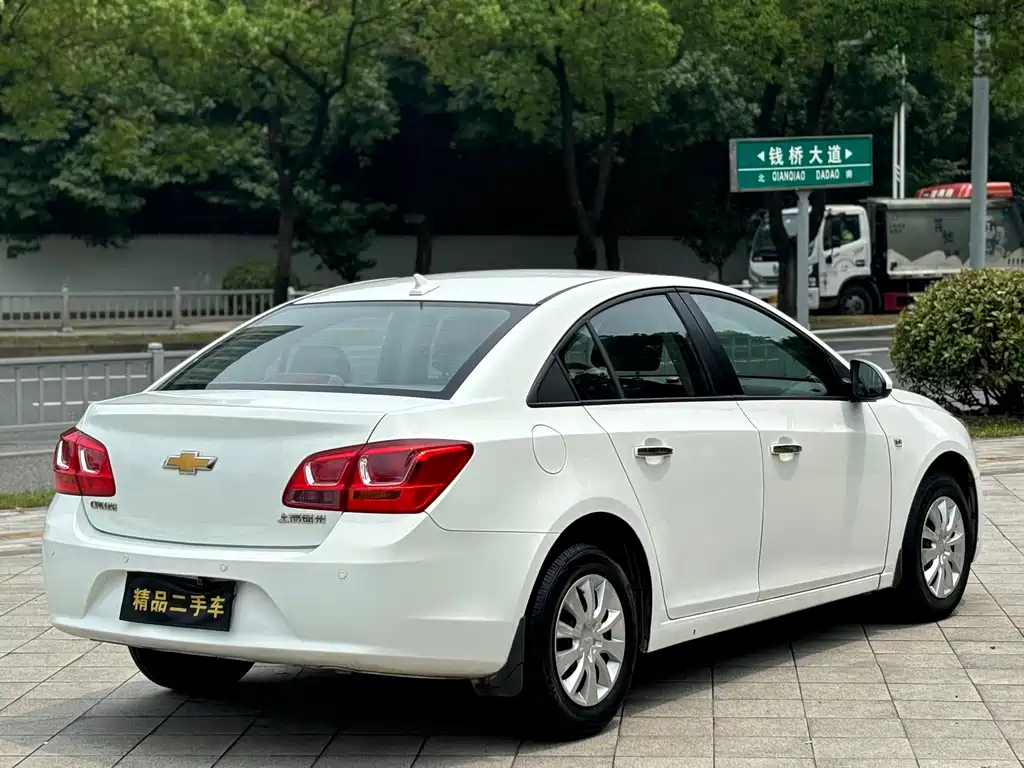 Cruze 1.5 L Classic SL MT