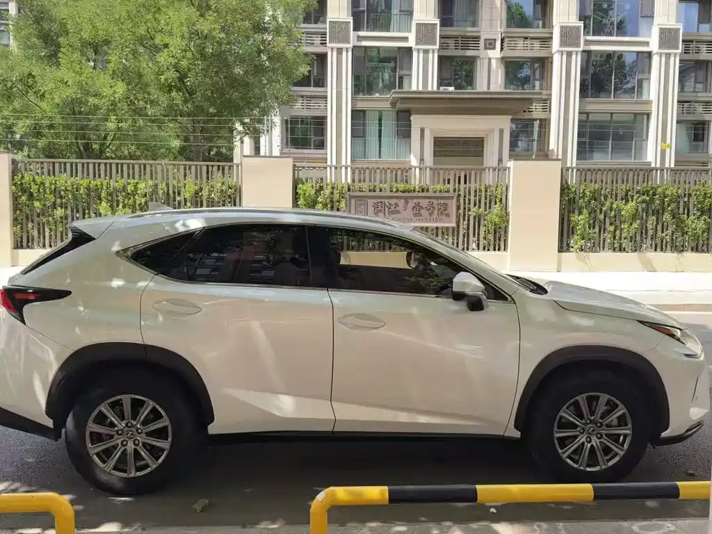 Lexus NX 200 AWD Sharp Style