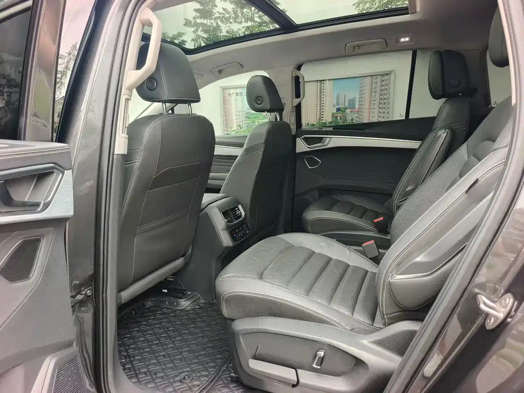 Talagon 380 TSI 4 WD Luxury Premium Realm Pro 6-seat