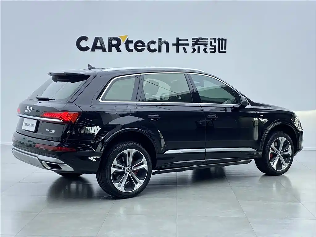 Audi Q7 55 TFSI quattro S Distinguished