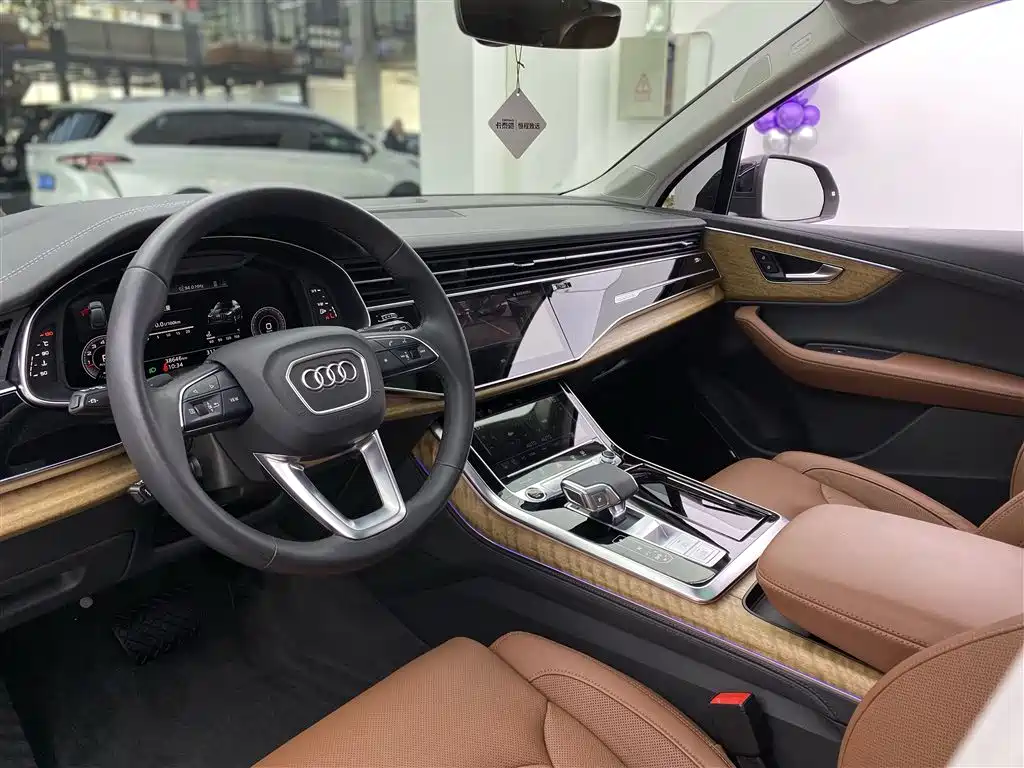 Audi Q7 55 TFSI quattro S Distinguished