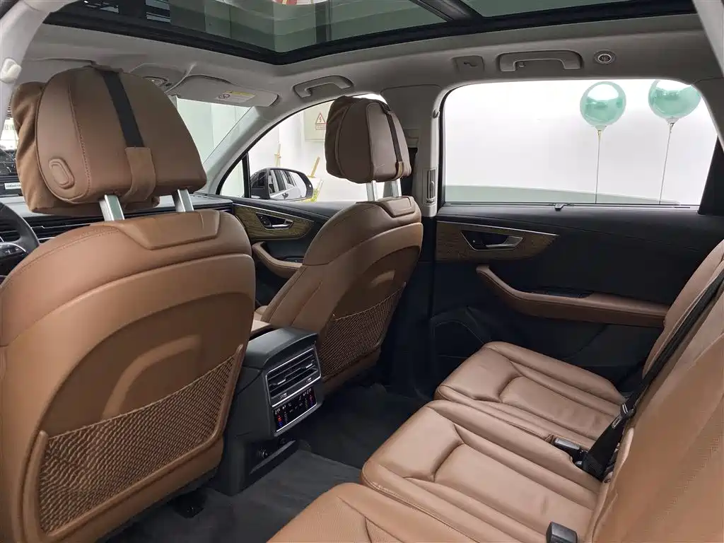 Audi Q7 55 TFSI quattro S Distinguished